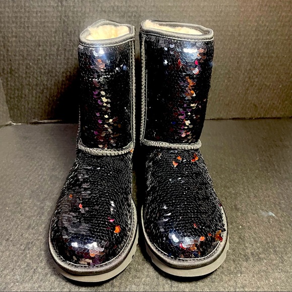 BNWOB UGG BLACK SHIFTING SEQUINS BOOT 6M PRICE FIRM!! - Picture 3 of 13